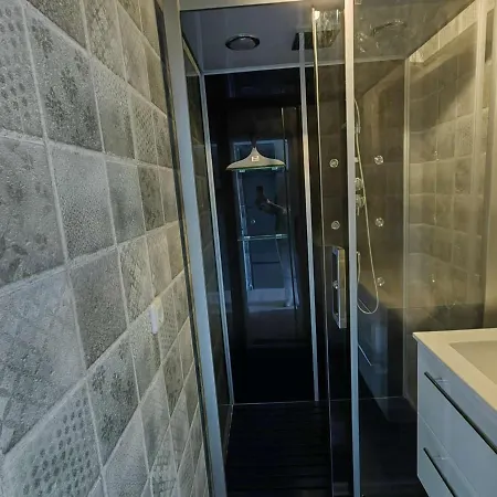 Renove Avec Terrasse, Climatisation, Proche *